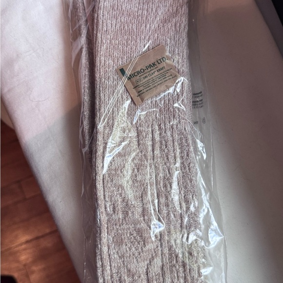 🧦 The One of A Kind Pudus Sweater Cozy Socks - Picture 9 of 13